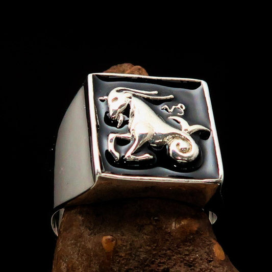 Excellent crafted Men's Zodiac Ring Star Sign Capricorn Black Sterling Silver 925-0